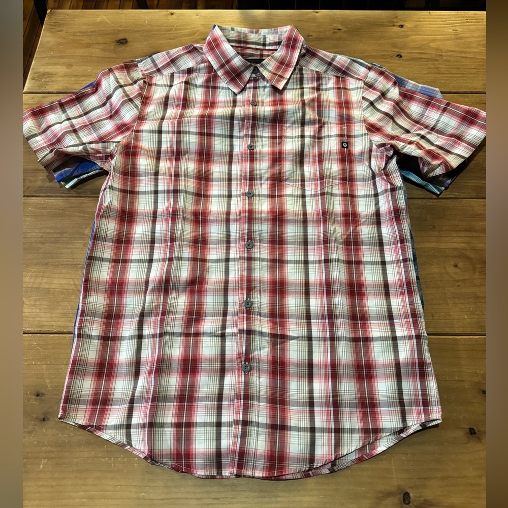Marmot (2) & Mountain Hardwear (1) shortsleeved buttondown shirts, Men’s Size S